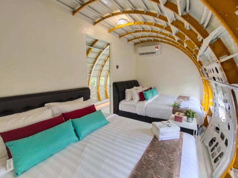 Twin Jets Gold Jet room